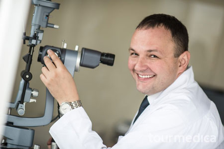 Использование специальных оптических устройств при альбинизме